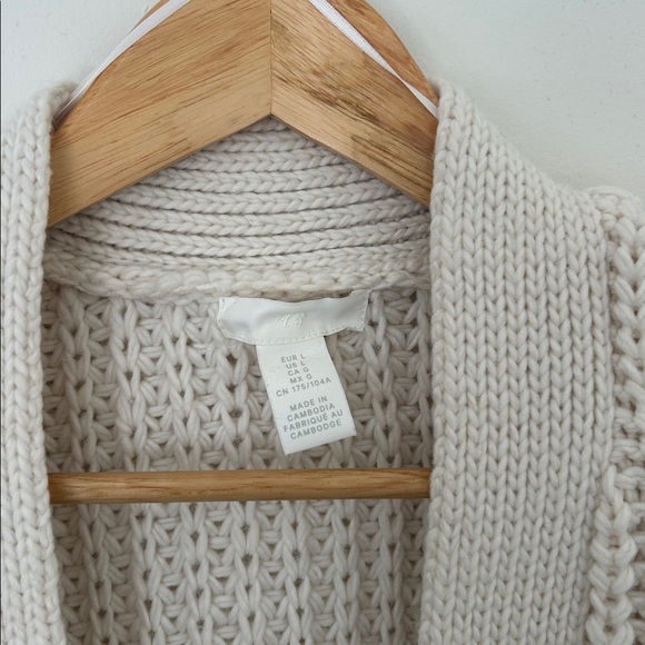 Cardigan - Picture 2 of 3